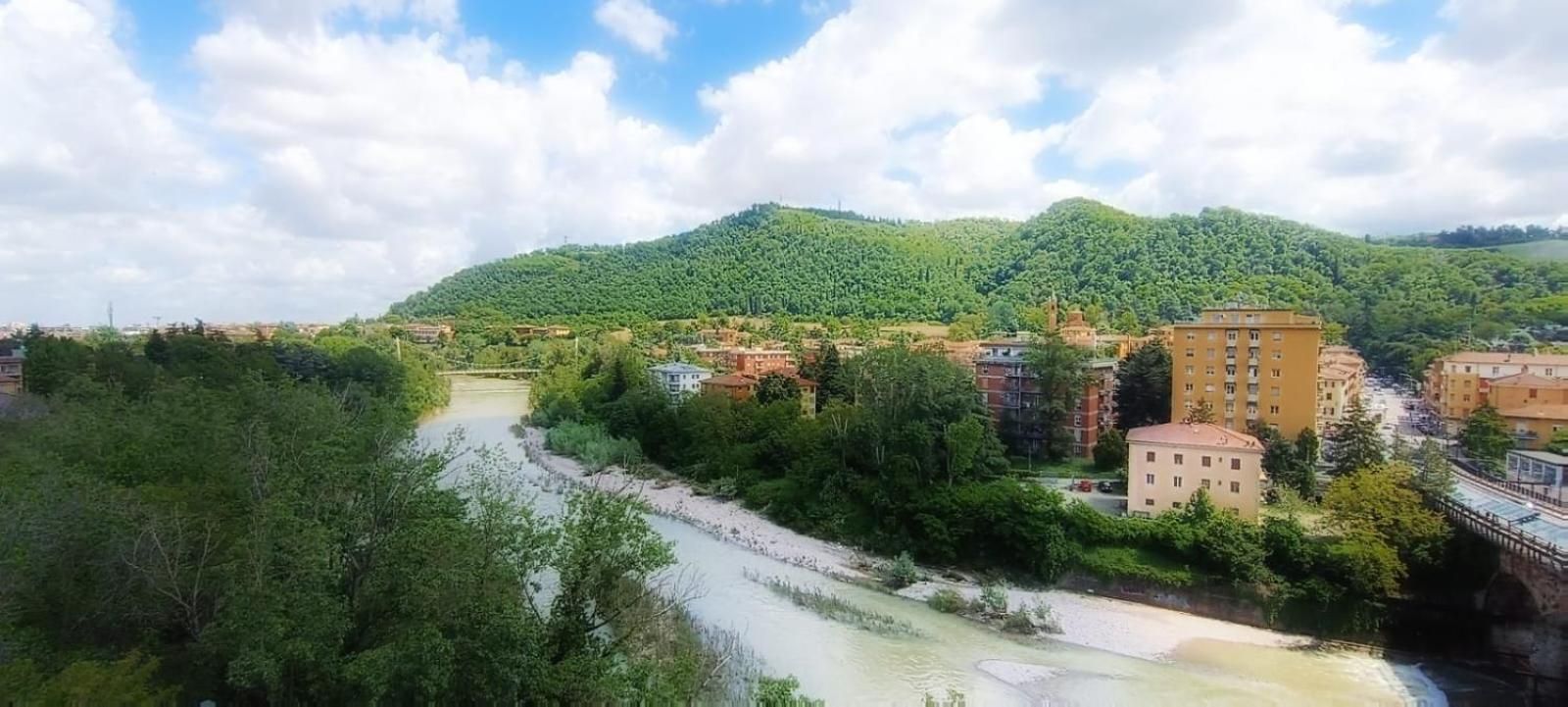 كاساليتشيو دي رينو La Terrazza Sul Reno - In Pieno Centro-Due Passi Da Villa Chiara - Comodo Unipol Arena المظهر الخارجي الصورة